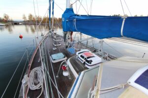 Hallberg-Rassy 42 ketch-BlueOcean-14