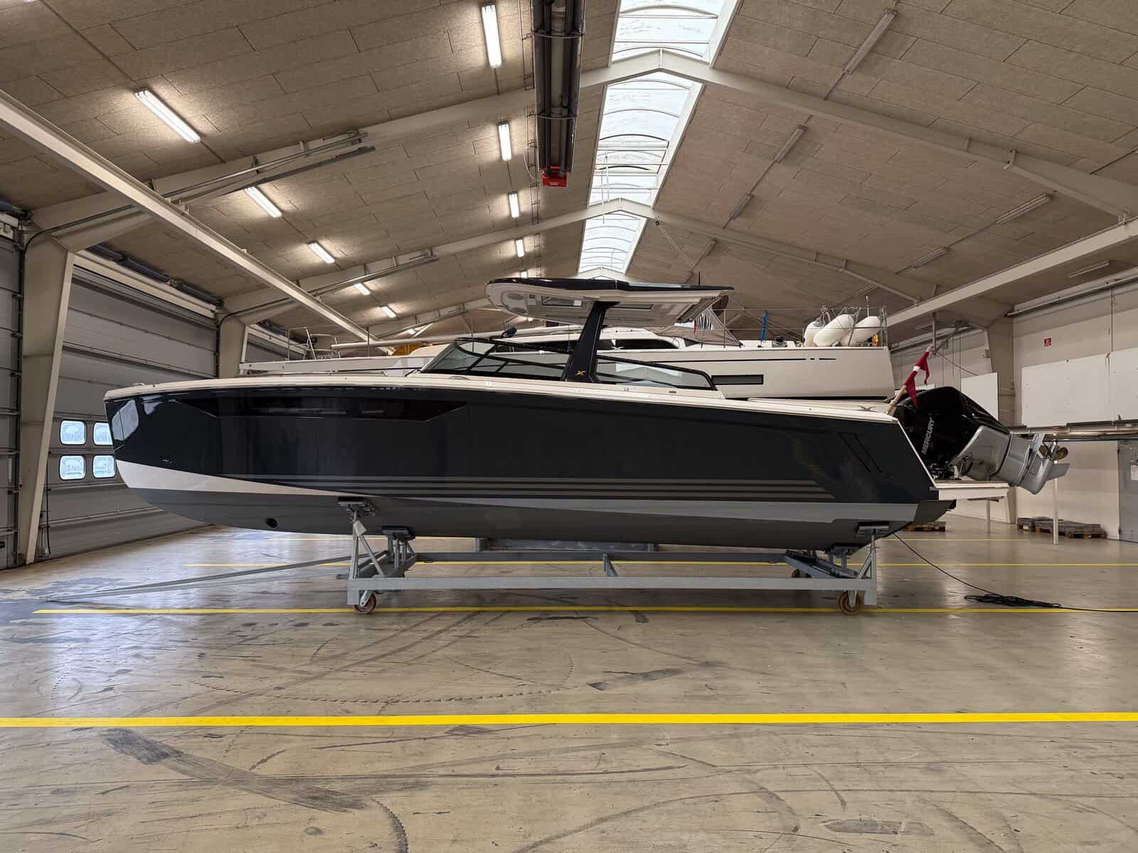 X-Power 33C - Hull no. 20_02