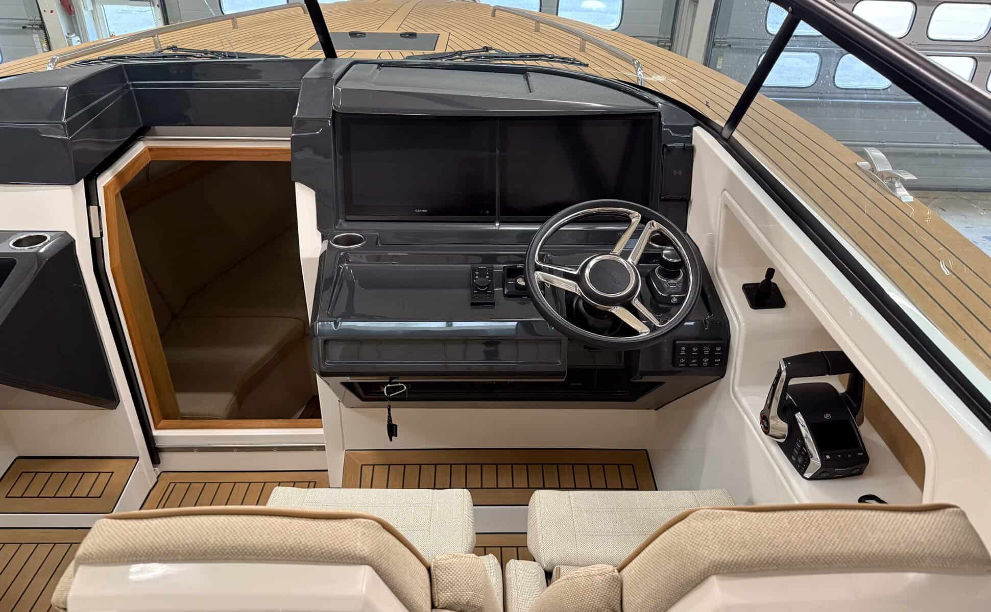 X-Power 33C - Hull no. 20_06