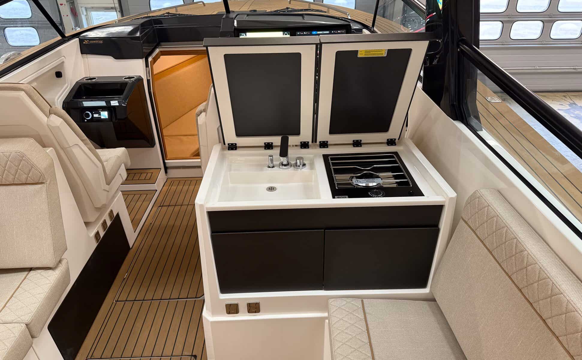 X-Power 33C - Hull no. 20_10